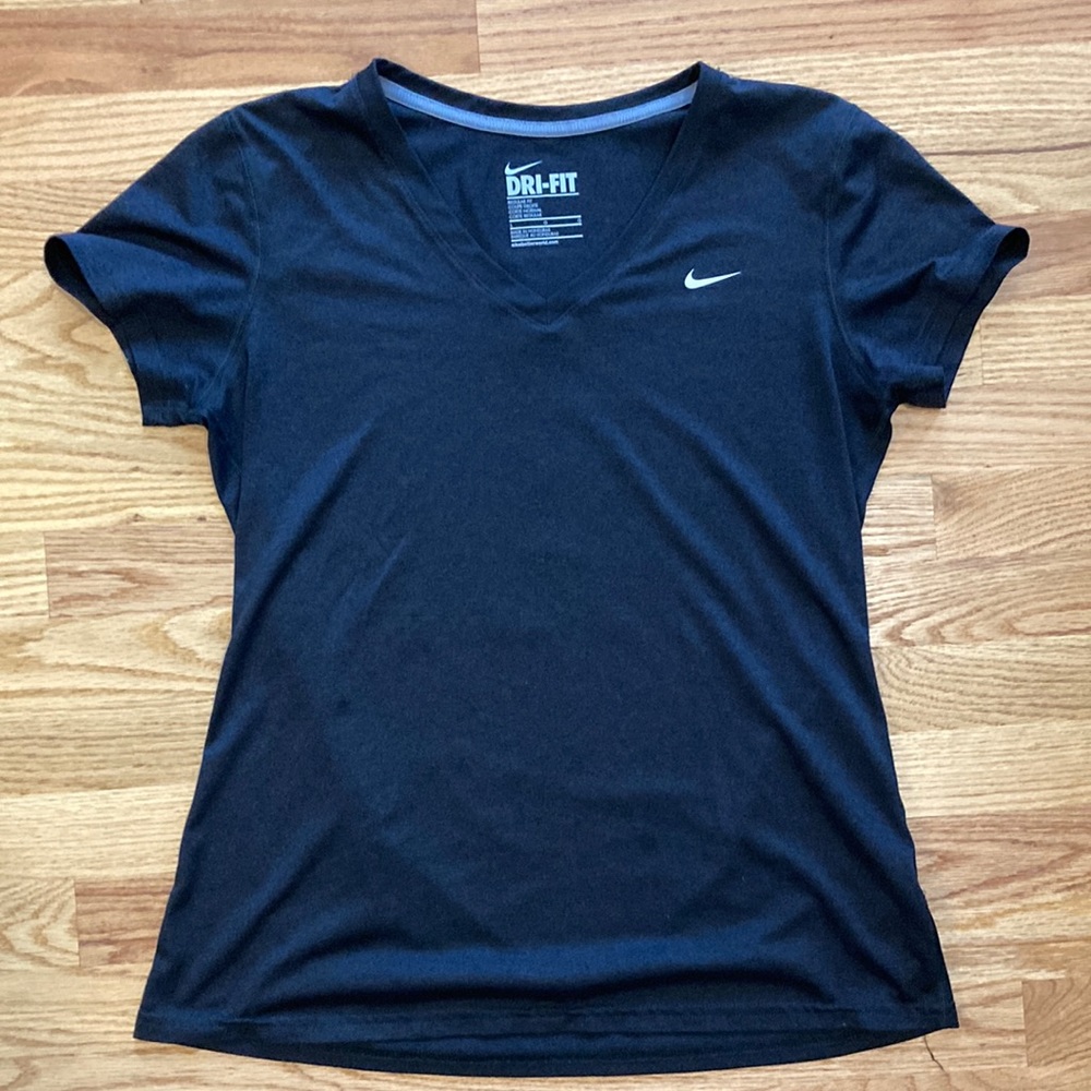 Nike womens L V neck
